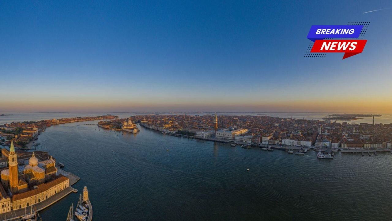 L’Italia: Venezia introduce nel 2026 un ampliamento della tassa per i visitatori giornalieri per promuovere un turismo sostenibile e proteggere il fragile ecosistema della città